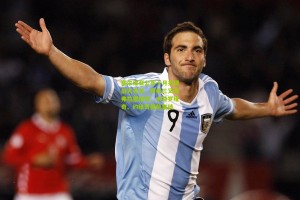 塞尔维亚公布十月关键战大名单，锋线三叉戟弗拉霍维奇、米特罗维奇、约维奇强势集结